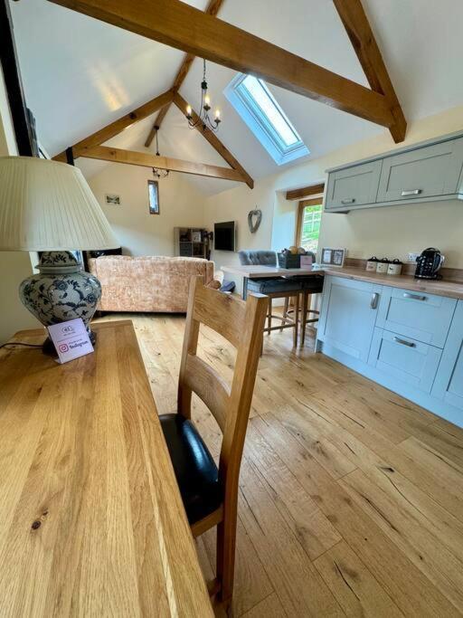 The Paws And Wander Hideaway Villa Mitchel Troy Екстериор снимка